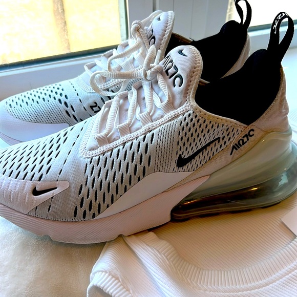 NIKE 270 AIR MAX 🖤🤍 - Picture 2 of 3